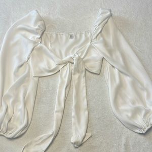 Beautiful feminine White cropped blouse with bow
